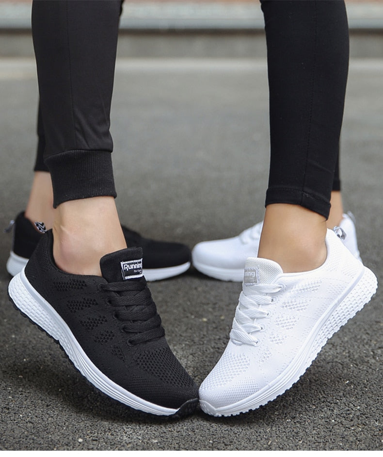Frontansicht der bequemen Damen Alltagsschuhe; sportliche Sneaker für Komfort den ganzen Tag.