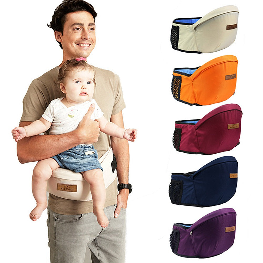 Eltern tragen Baby komfortabel im HugEase Hüfttrager. Ergonomisches Design unterstützt Hüfte und Rücken.