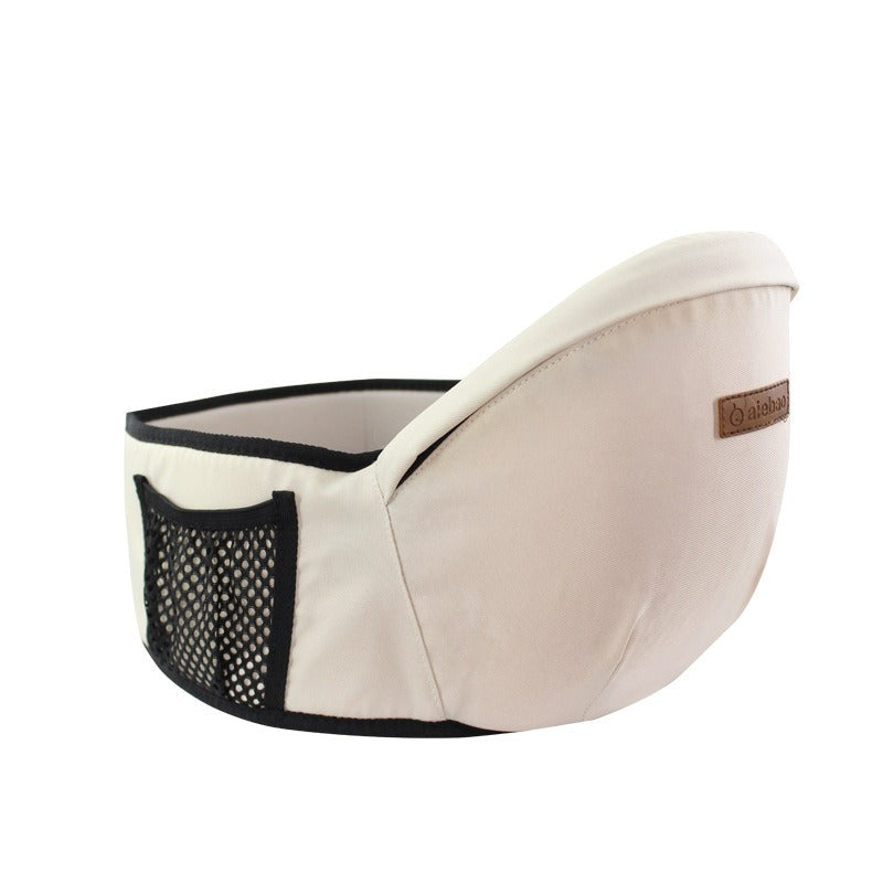 Nahaufnahme des ergonomischen Baby Hüfttragers HugEase mit weicher Polsterung für Kleinkinder.