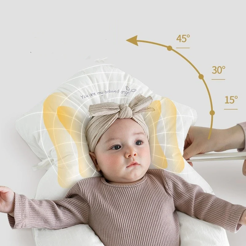 Detailansicht des hypoallergenen DreamNest Babykissens; weiche Baumwolle/Polyester-Mischung für Babys empfindliche Haut.