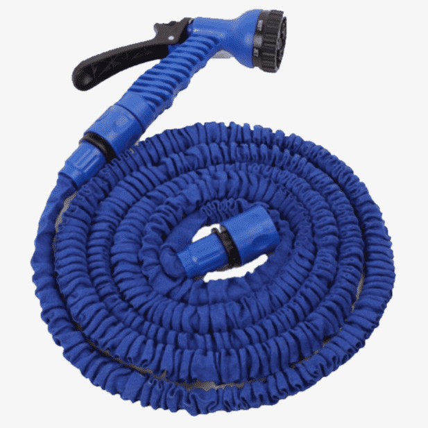 Flexibler Gartenschlauch in Aktion; leichtgewichtig & knickfrei für mühelose Gartenarbeit und Bewässerung.