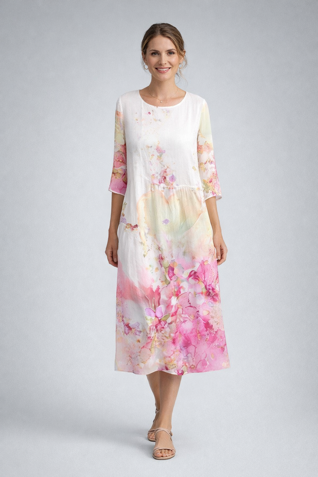 Schmeichelhaftes Damen Midikleid mit elegantem Blumenmuster, perfekt für den Sommer.