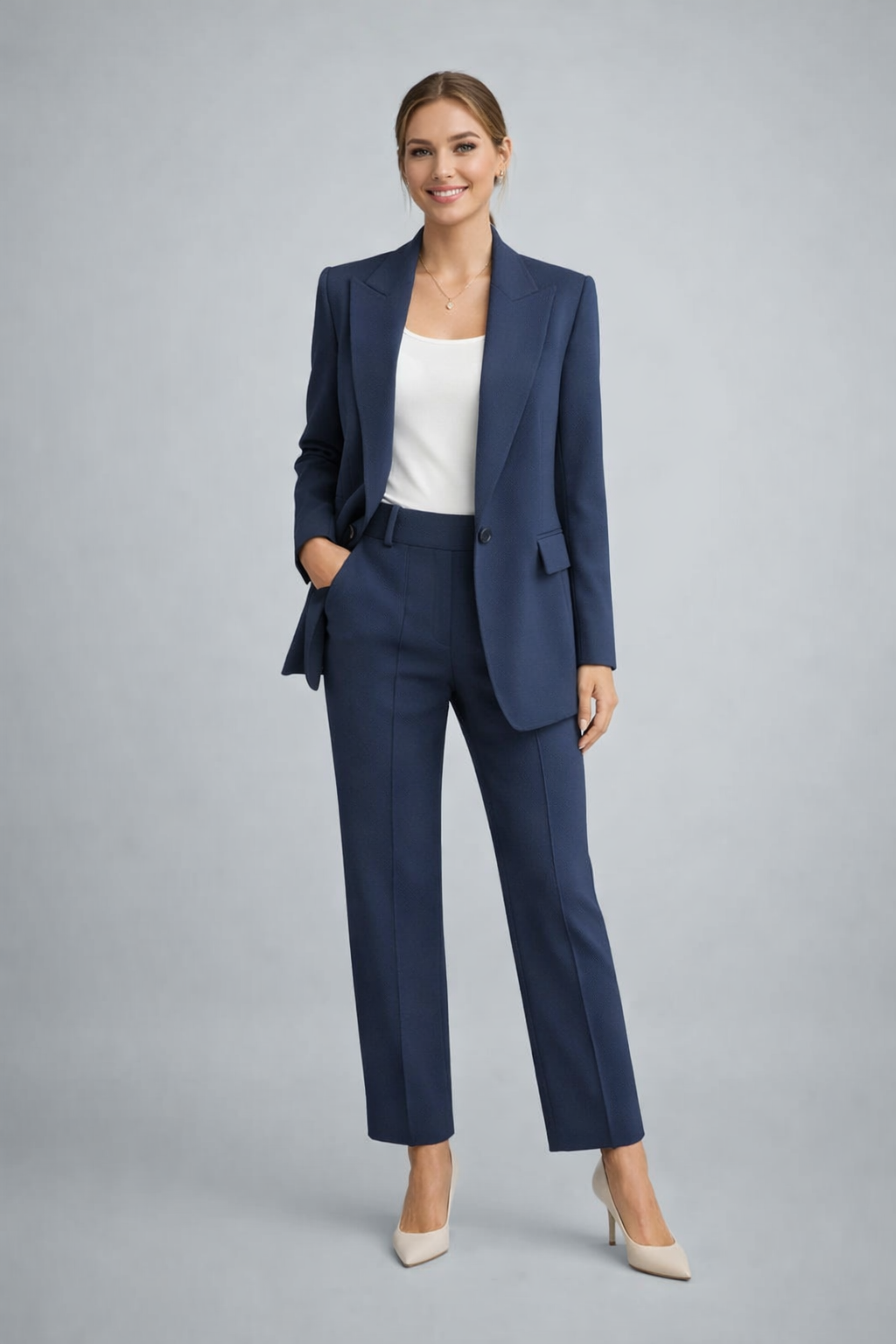 Stilvoller Damen Hosenanzug. Modischer Blazer & elegante Hose für ein selbstbewusstes Outfit.