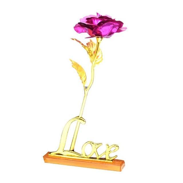 Nahaufnahme einer glänzenden Roségold Rose, künstlich gefertigt, ideal als Liebesgeschenk.