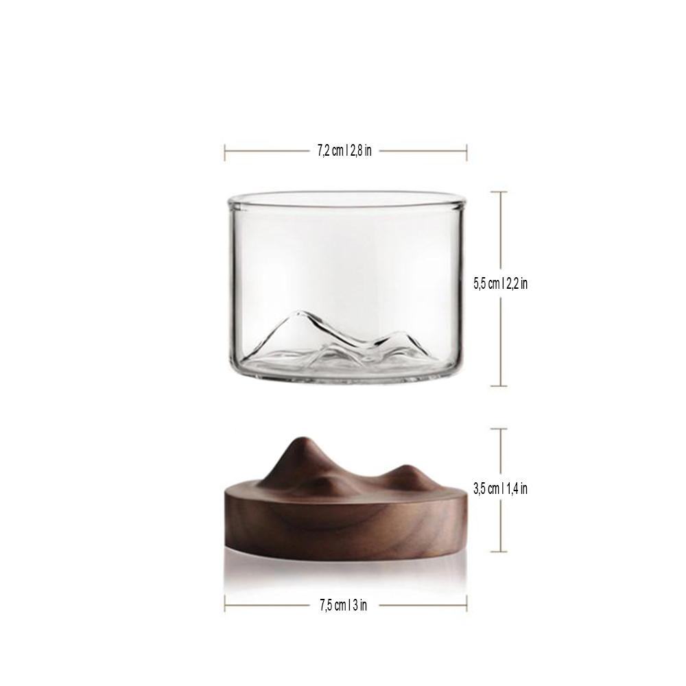 Exklusives Whiskyglas, Berg-Design, aus Borosilikatglas mit Holzsockel. Für luxuriösen Genuss.