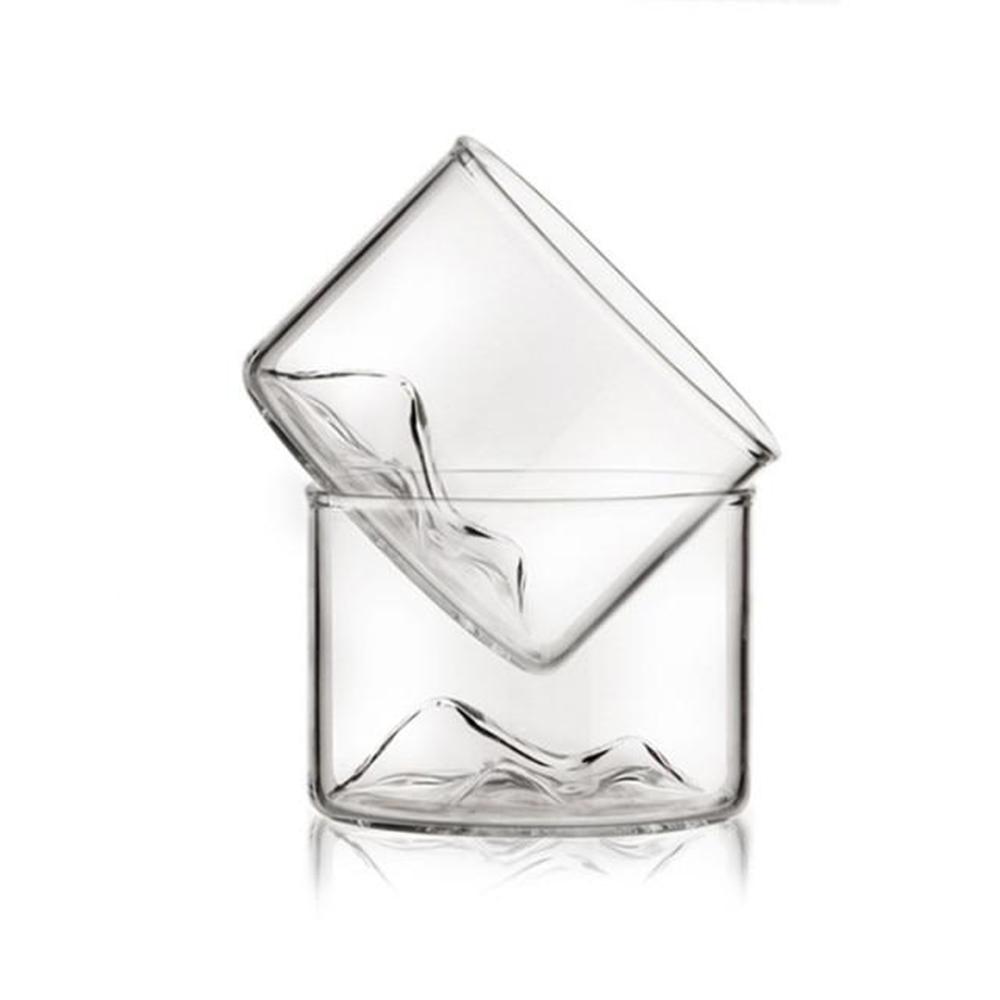 Borosilikatglas Whiskyglas, berginspiriert, mit Holzsockel. Edles Trinkglas für besondere Anlässe.