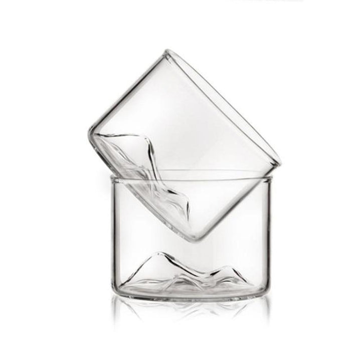 Borosilikatglas Whiskyglas, berginspiriert, mit Holzsockel. Edles Trinkglas für besondere Anlässe.