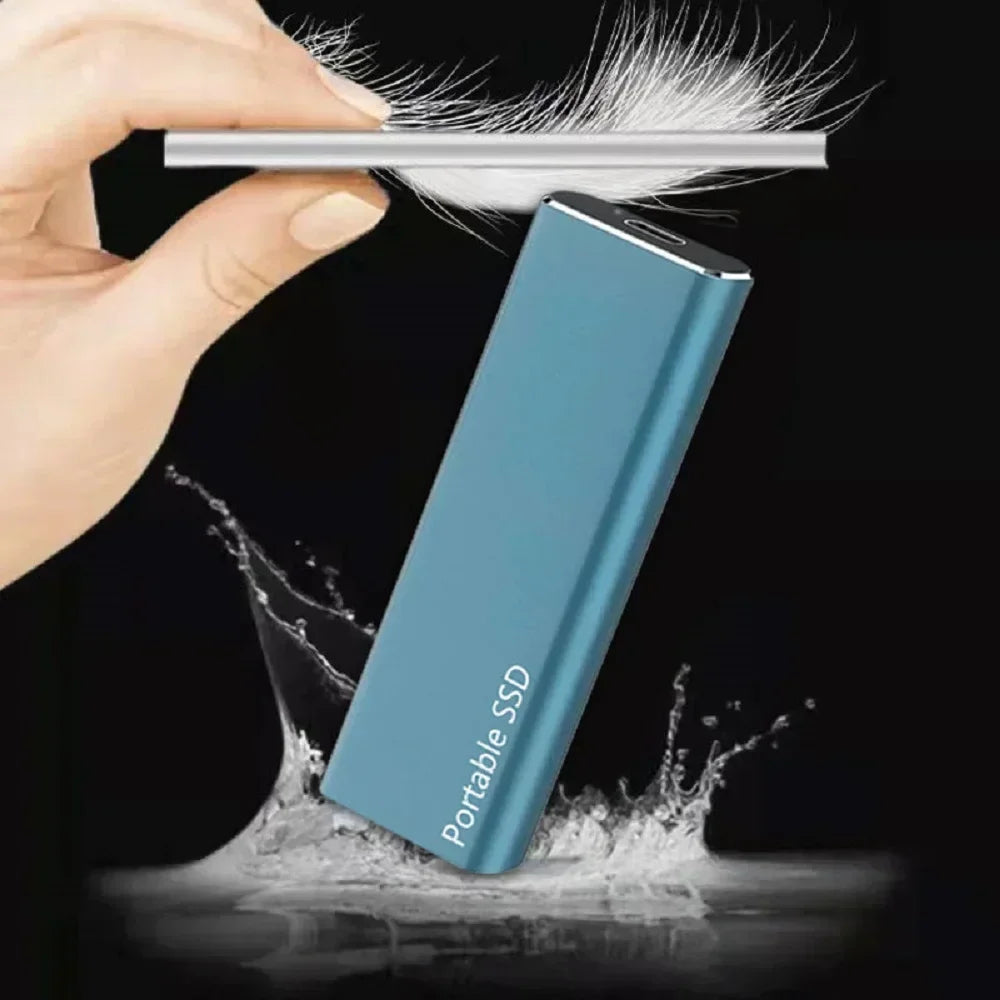 Rote externe SSD, Flash-Laufwerk, kompakt für schnelle Datenspeicherung und Backups.