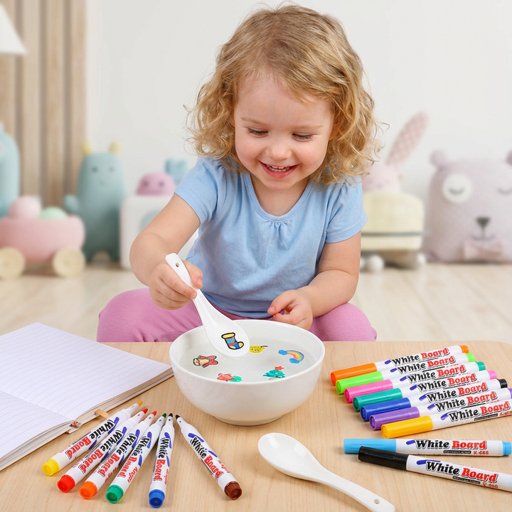 Kinder malen mit den 12 Stiften bunte, schwimmende Bilder auf Wasser. Fördert Kreativität & Spielspaß.