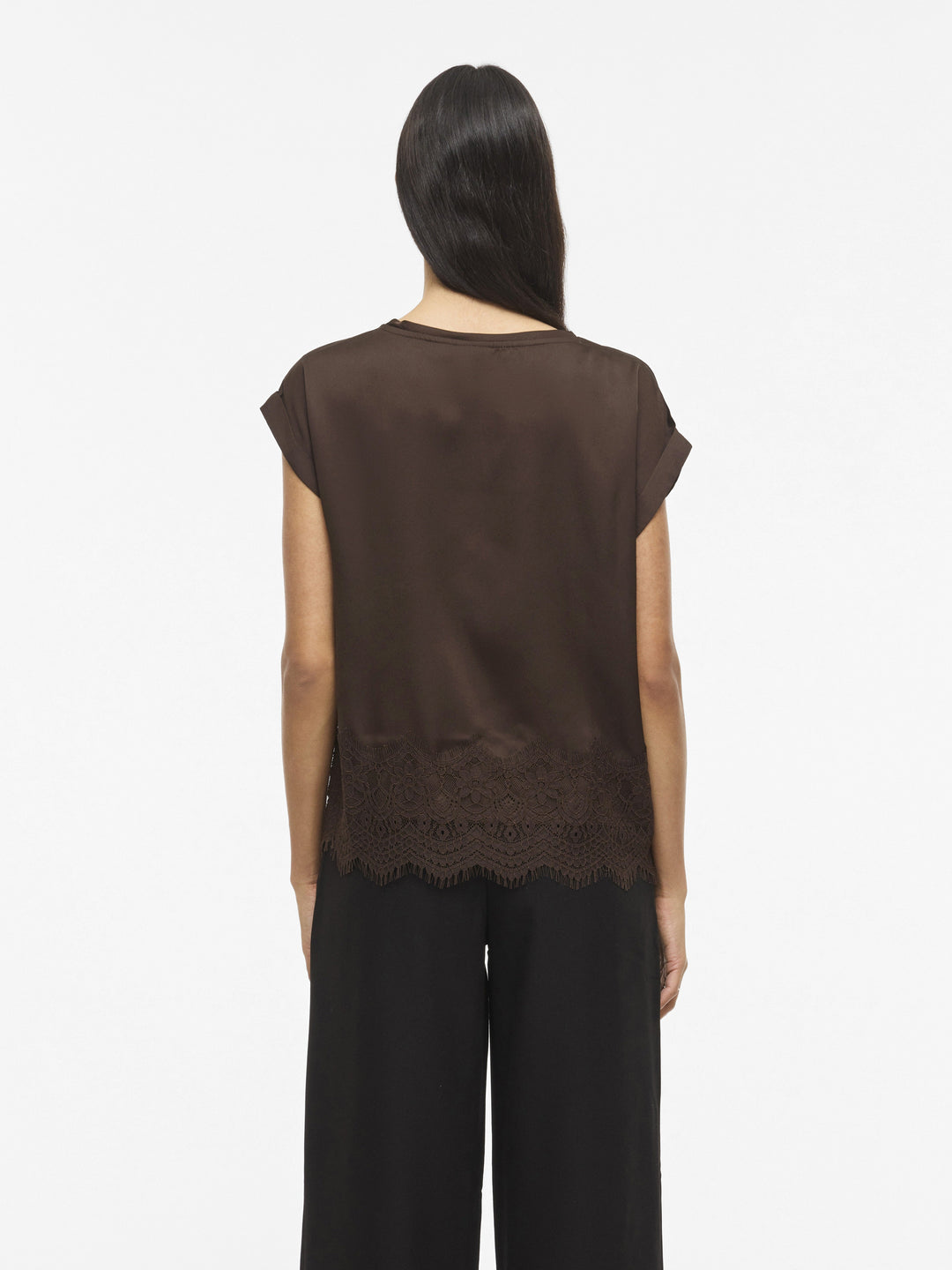 Modische Damenbluse mit Kurzarm, Rundhals und zarter Spitze, ideal für bequemen Casual Chic.