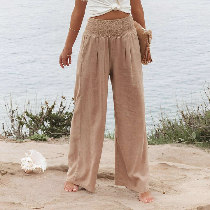 Fließende Damen Stoffhose mit weitem Bein. Elegante High Waist Sommerhose, bequem & modern für Freizeit-Outfits.