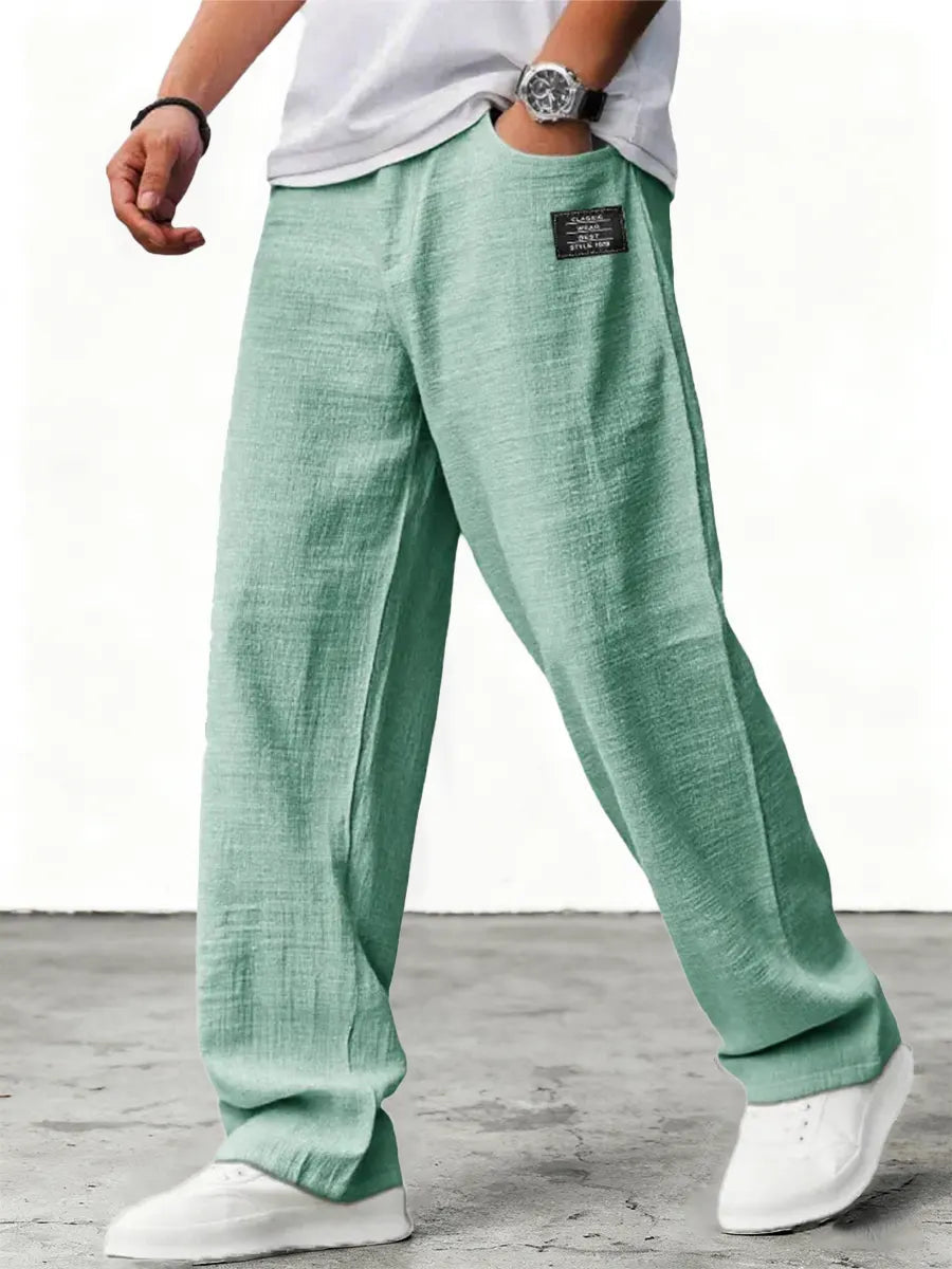 Vielseitige Herrenhose mit weitem Bein. Bequeme Freizeithose mit Kordelzug, locker & praktisch für Sport & Freizeit.