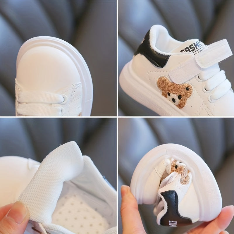 Weiche Kinderschuhe mit praktischem Klettverschluss, leicht anzuziehen, ideal für erste Schritte.