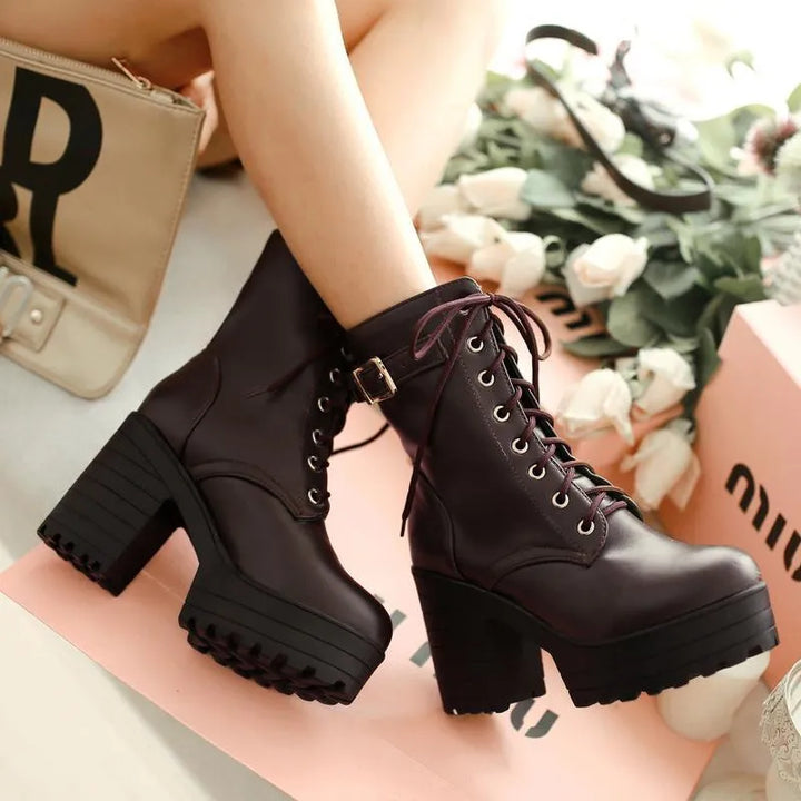 Damen Schnürstiefel Luna, robust mit Profilsohle. Stylische, bequeme Herbst- und Winterstiefel für Damen.
