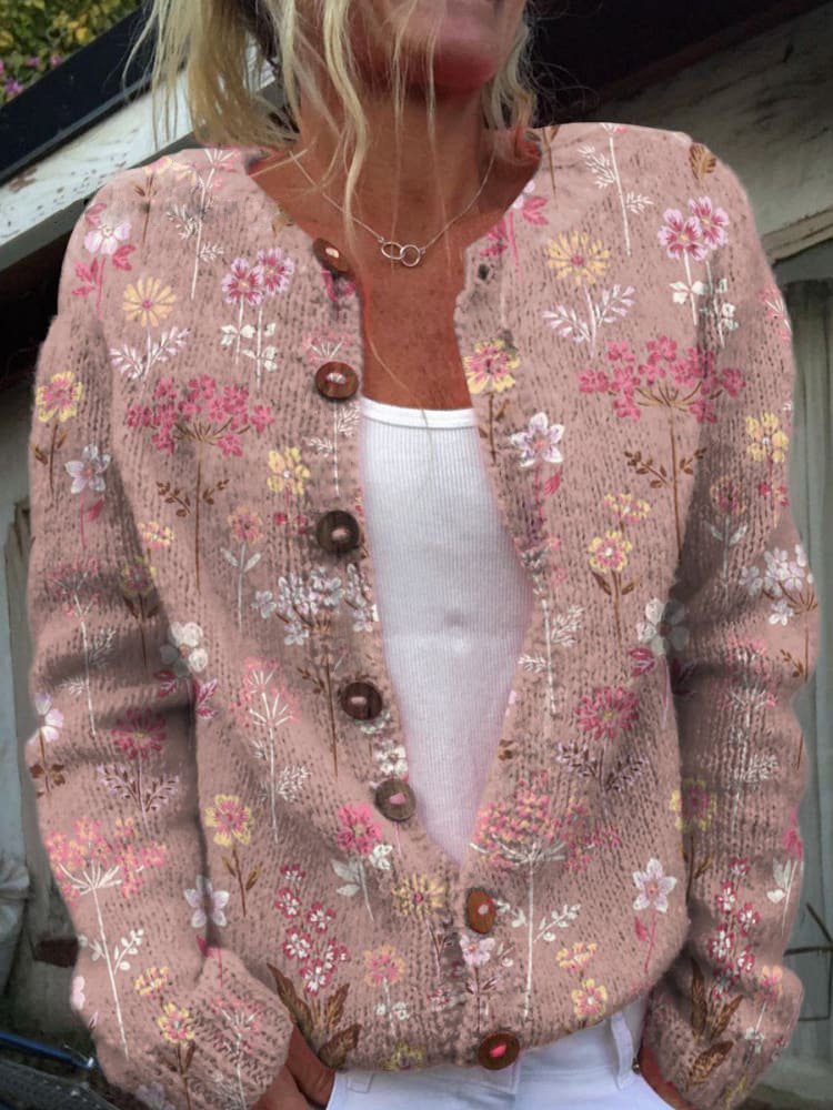 Modische Damen Strickjacke, offen getragen, ideal als elegante Herbstmode. Kuscheliger Cardigan für Wärme.