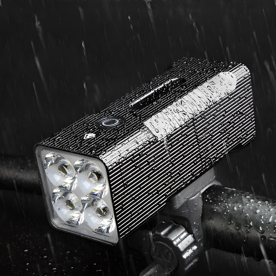 Leistungsstarke LumiBlaze LED Fahrradlampe aus Aluminium für ultimative Helligkeit und Sicherheit bei Nachtfahrten.