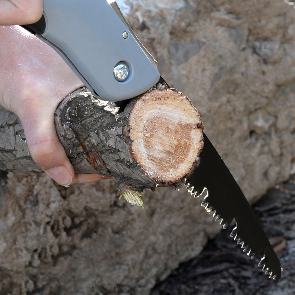 Gartensäge für effizienten Baumschnitt. Faltbar, mit robuster SK5 Stahlklinge, ideal für Gartenarbeit.