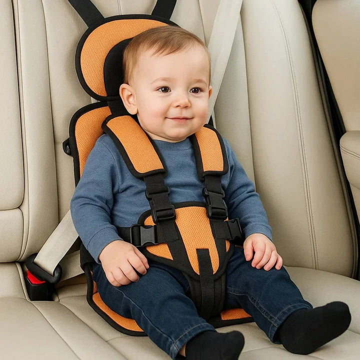 Tragbarer faltbarer Kindersitz mit 5-Punkt-Gurt, ideal für Reisen und unterwegs.