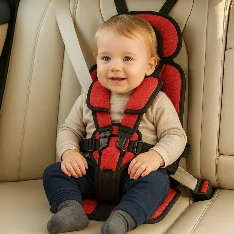 Auto Kindersitz, faltbar und bequem, bietet optimalen Schutz durch den 5-Punkt-Gurt.