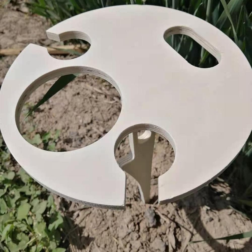 Robuster Gartentisch aus Holz für Wein & Snacks, faltbar & mobil, perfekt für den entspannten Genuss im Freien.