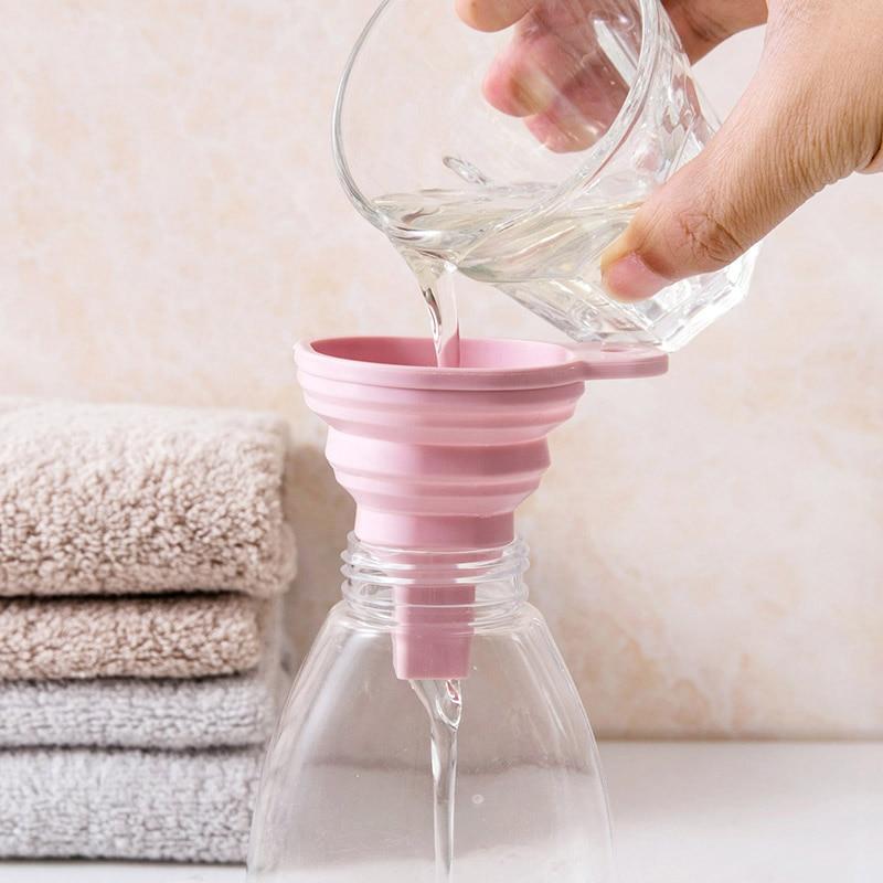 Universeller faltbarer Küchentrichter aus Silikon, ideal zum Kochen, Backen & Abfüllen.
