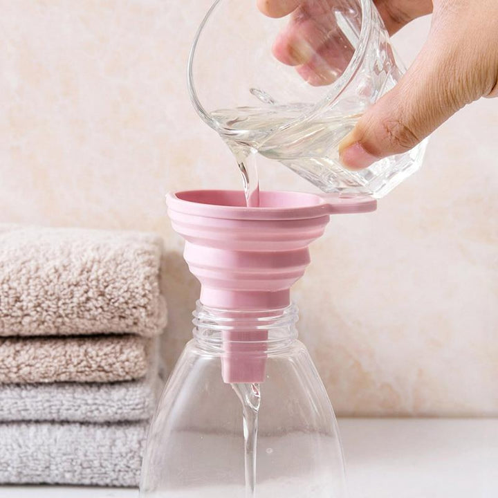 Universeller faltbarer Küchentrichter aus Silikon, ideal zum Kochen, Backen & Abfüllen.