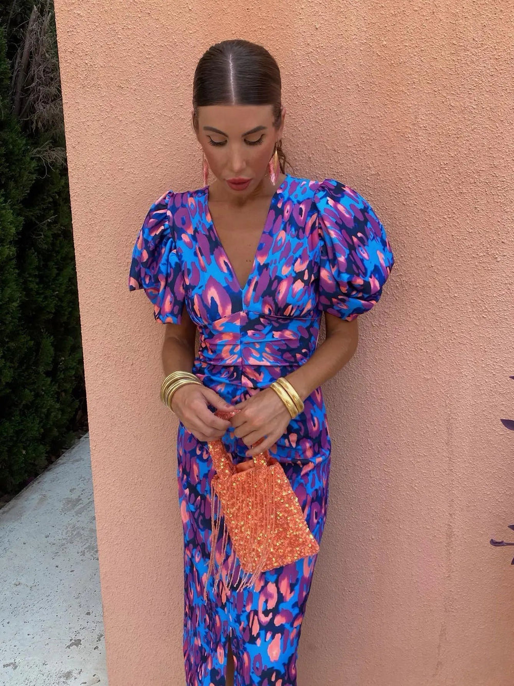 Elegantes, farbenfrohes Damenkleid Noelia mit Plisseeärmeln; ideal für Büro, Freizeit oder feminine Sommer-Outfits.