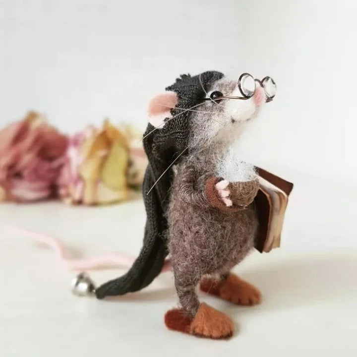 Nadelfilz Maus, liebevoll gestaltet, handgemacht, eine besondere Tierfigur als Raumdekoration.