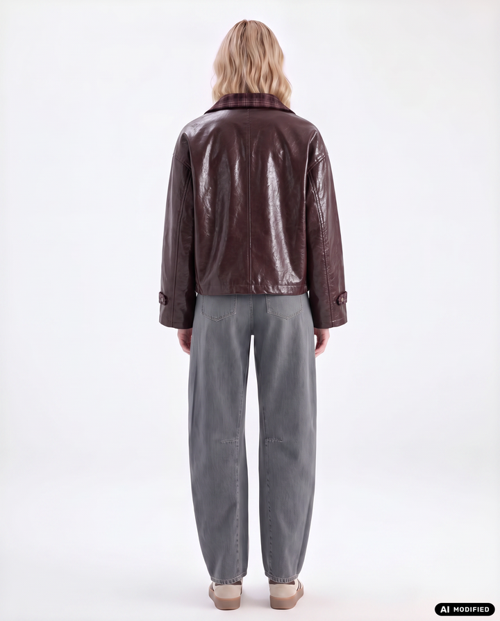 Lässige Damen Jacke für Frühling/Herbst. Mit markantem Karokragen, Reißverschluss und praktischen Pattentaschen.