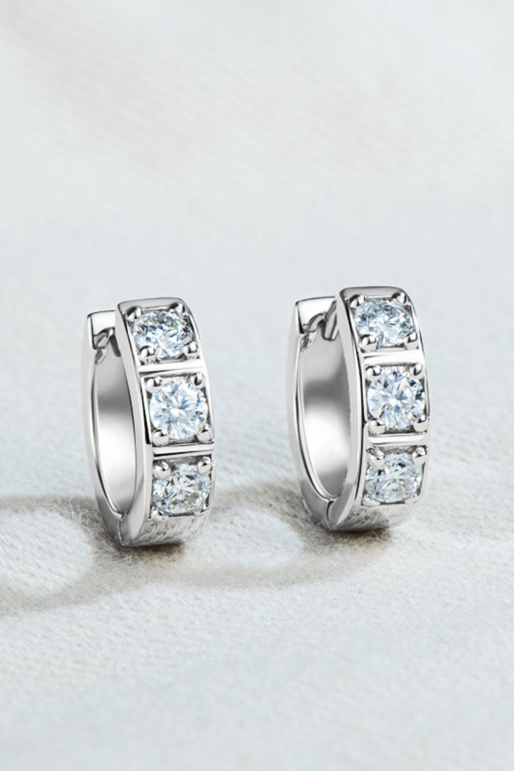 Zeitlose Damen Ohrringe: Silber Creolen mit Moissanit Steinen, perfekt für jeden Stil & Anlass.
