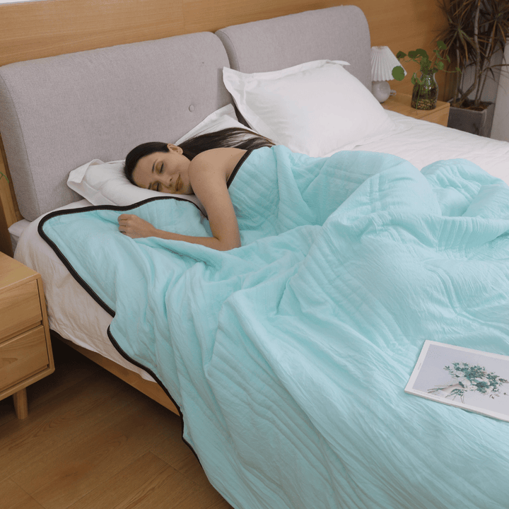 Atmungsaktive Kühlungsdecke für Ihr Schlafzimmer, sorgt für optimalen Schlafkomfort.