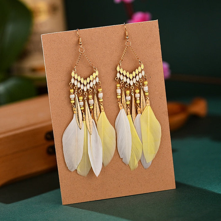 Trendige Damen Federohrringe, lange ethnische Statement-Ohrringe im Boho-Stil, ein Must-have Accessoire.