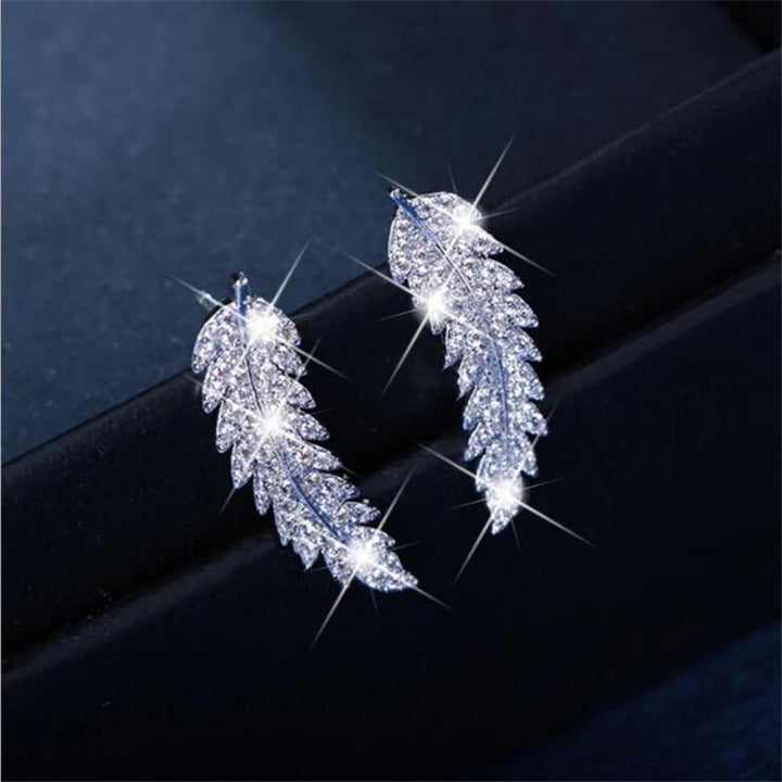 Zarte Damen-Engelsflügel-Ohrringe, symbolischer Schmuck. Elegant und spirituell, ein besonderes Geschenk.