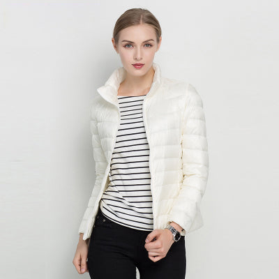 Elegante Damen Daunenjacke Alina; leicht, figurfreundlich, ideal für Alltag & Freizeit.