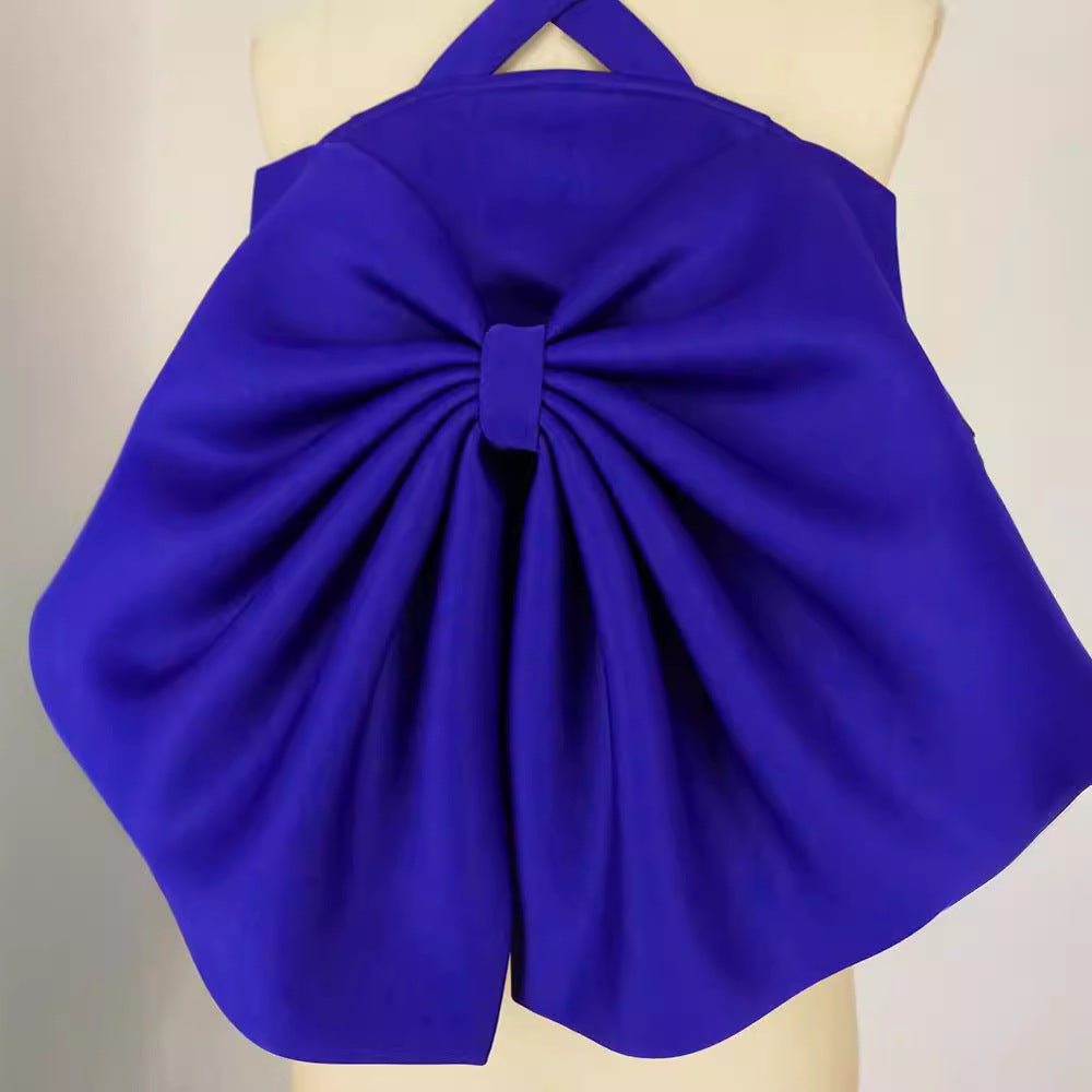 Modische magenta Damenbluse mit fließendem Stoff & femininer Schleife; vielseitiges elegantes Oberteil.