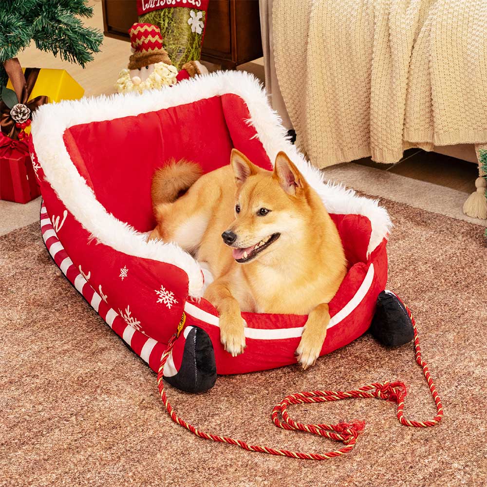 Kuscheliges Weihnachtshundebett aus Plüsch, geformt wie ein Schlitten, ideal für festliche Haustiere.