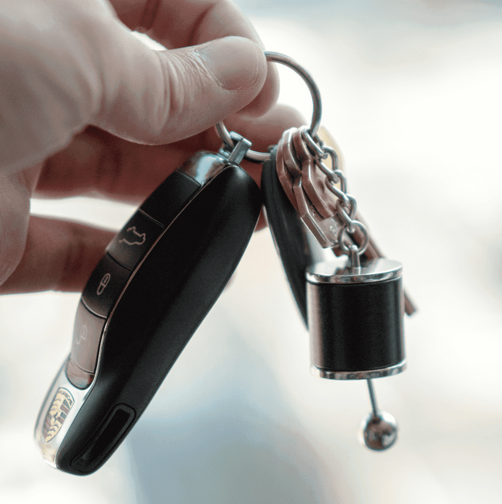 Stylischer Fidget Schalthebel Schlüsselanhänger als Anti-Stress Auto-Gadget & Geschenkidee.