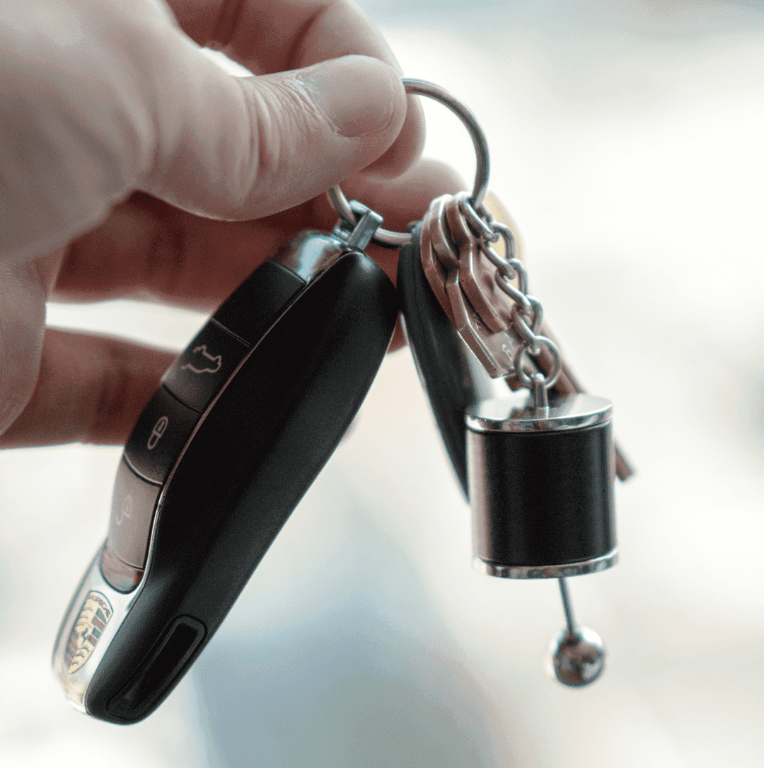 Stylischer Fidget Schalthebel Schlüsselanhänger als Anti-Stress Auto-Gadget & Geschenkidee.