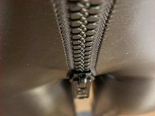 Warme Damenhose im eleganten Design, figurbetont, perfekt für kalte Wintertage.