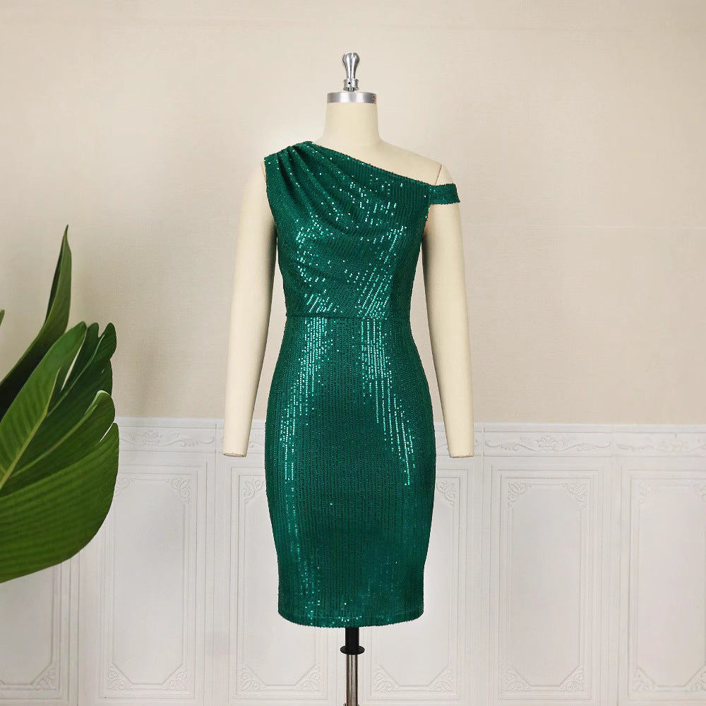 Schimmerndes, asymmetrisches Damen-Cocktailkleid im One-Shoulder-Stil, festlich & figurbetont.