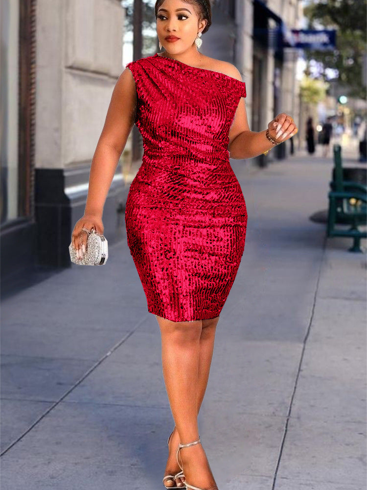 Asymmetrisches One-Shoulder Damenkleid, glamourös & figurbetont, ideal für festliche Anlässe.