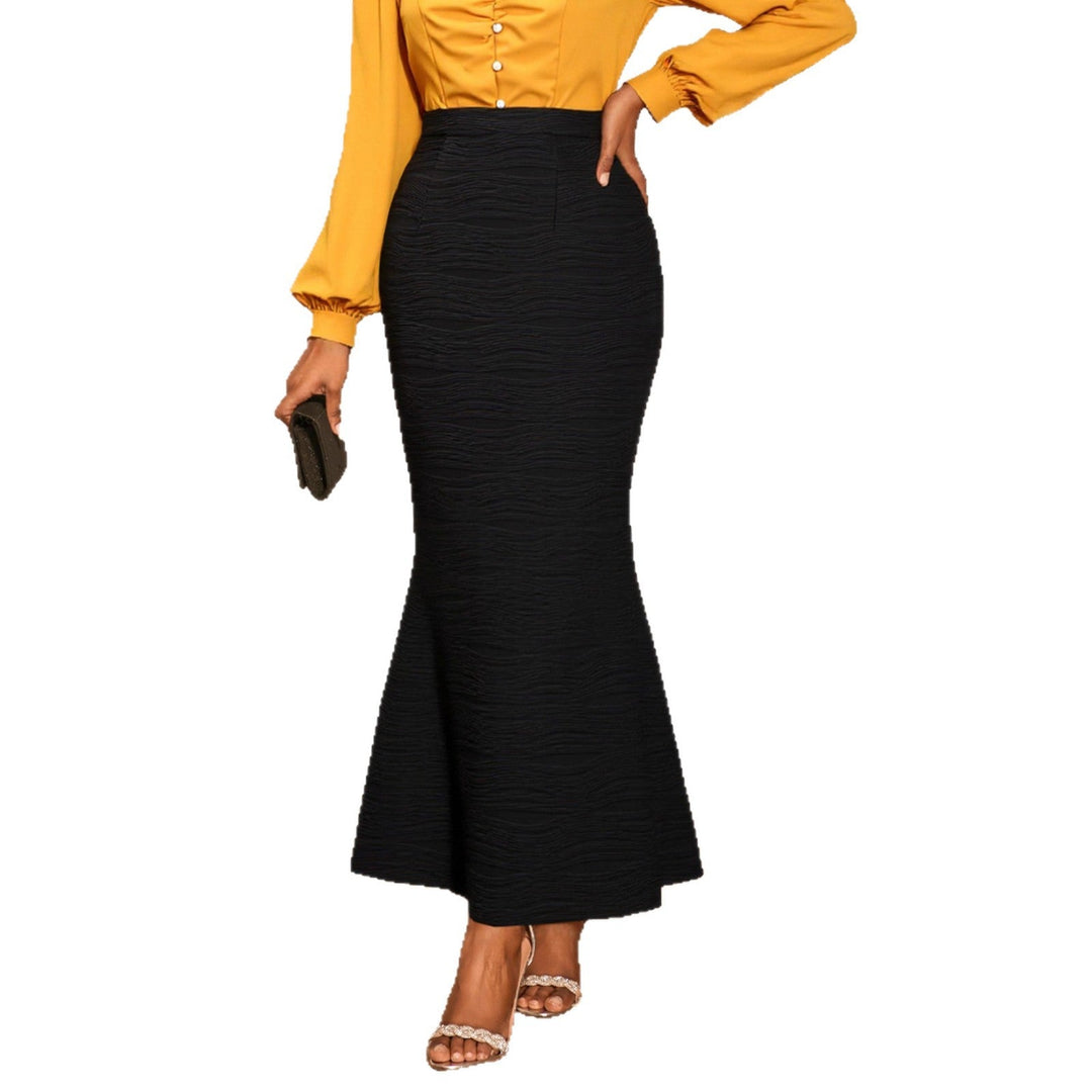 Modernes schwarzes Damen Langarm Top, asymmetrisch & figurbetont, perfekt für einen eleganten Look.