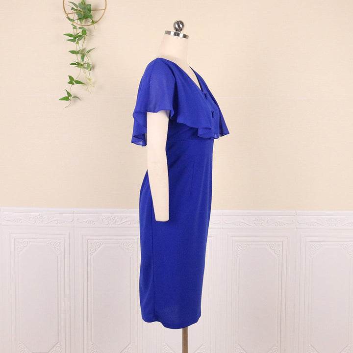 Figurbetontes Partykleid für Damen, mit femininen Rüschen und tiefem V-Ausschnitt, ideal für Sommerabende.