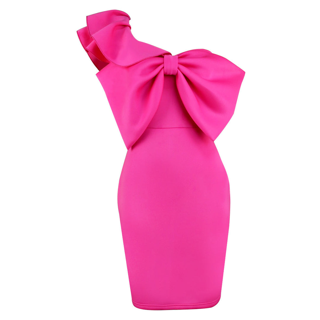 Exklusives figurbetontes Cocktailkleid für Damen mit eleganter Schleife, ideal als Abendkleid.