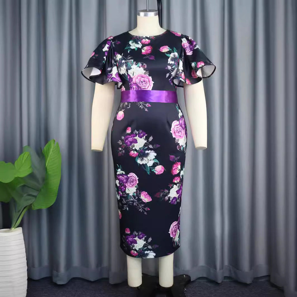Florales Damenkleid, figurbetont, mit lebhaftem Blumenmuster und trendigen Puffärmeln für den Sommer.