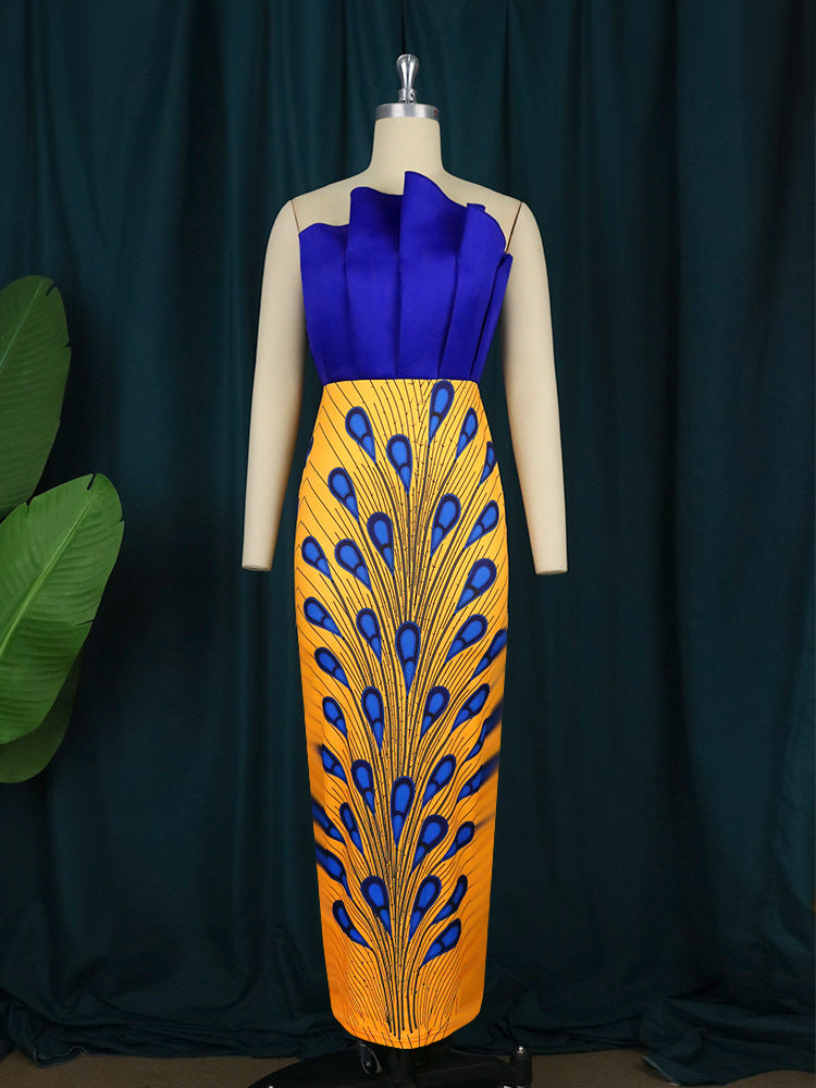 Elegantes, figurbetontes Damen-Abendkleid mit auffälligem Muster, perfekt für Cocktails & besondere Anlässe.