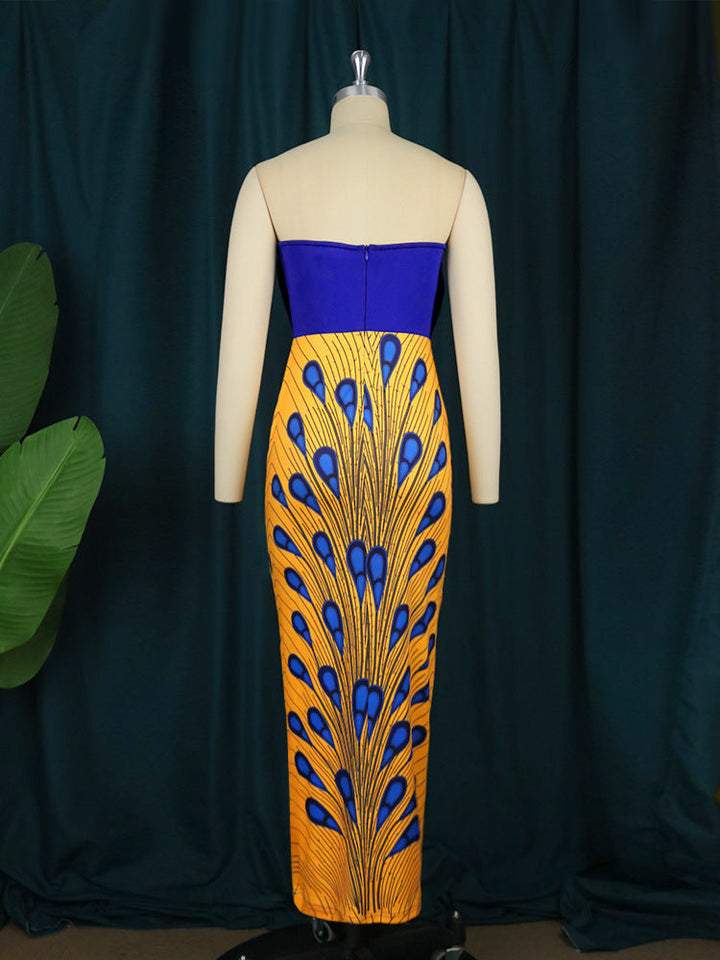 Festliches Cocktailkleid für Damen mit auffälligem, extravagantem Design. Figurbetont mit Rundhals für den Abend.