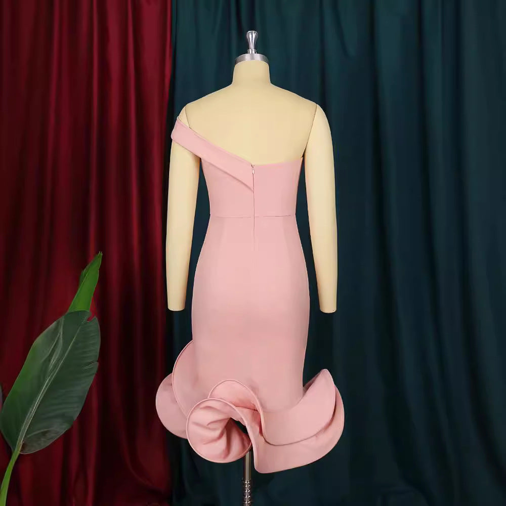 Festliches Meerjungfrauenkleid für Damen, schulterfrei, tailliert, ideal für formelle Abendmode.