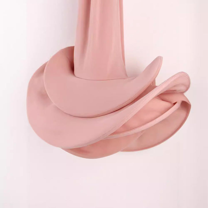 Modernes schulterfreies Damen Meerjungfrauenkleid, figurbetontes Design, ideal als Party- oder Abendkleid.
