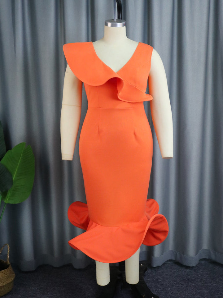 Schickes oranges Damenkleid mit figurbetonter Silhouette und dramatischem Rüschen-Design; ideal für Events.